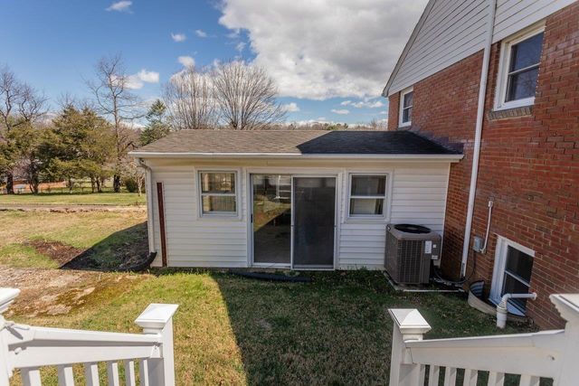 207 BURNLEY DR, Staunton, VA 24401