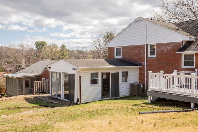 207 BURNLEY DR, Staunton, VA 24401