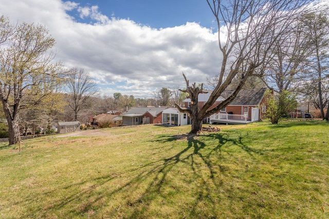 207 BURNLEY DR, Staunton, VA 24401