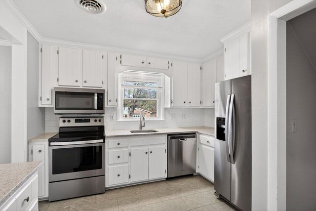 207 BURNLEY DR, Staunton, VA 24401