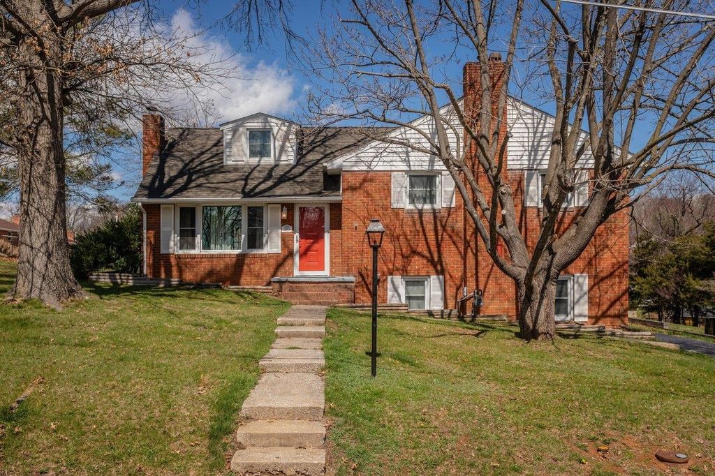 207 BURNLEY DR, Staunton, VA 24401