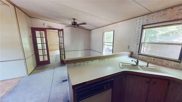 5080 Sandy Clay LN, Gloucester, VA 23061