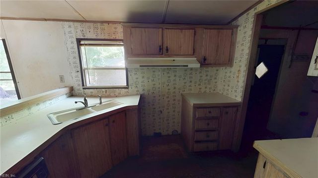 5080 Sandy Clay LN, Gloucester, VA 23061
