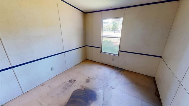 5080 Sandy Clay LN, Gloucester, VA 23061