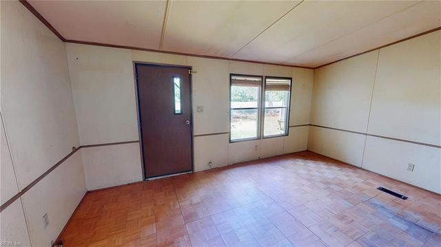 5080 Sandy Clay LN, Gloucester, VA 23061