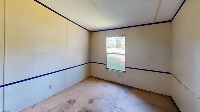 5080 Sandy Clay LN, Gloucester, VA 23061