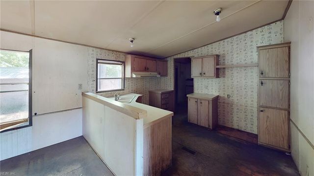 5080 Sandy Clay LN, Gloucester, VA 23061