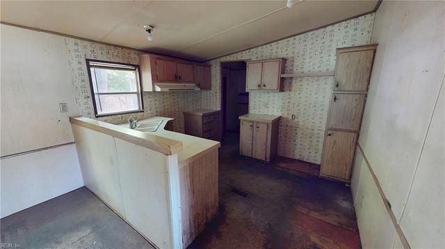 5080 Sandy Clay LN, Gloucester, VA 23061