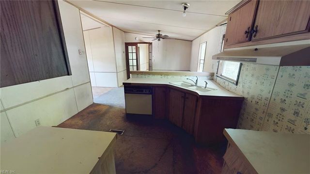 5080 Sandy Clay LN, Gloucester, VA 23061