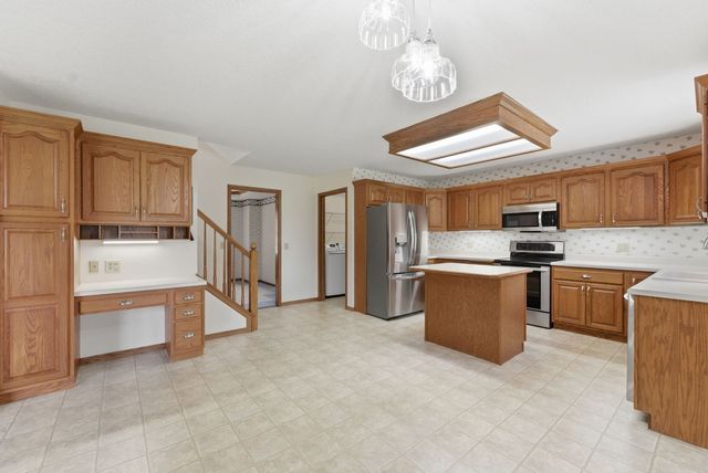 1208 W Donahue Street, Eldridge, IA 52748