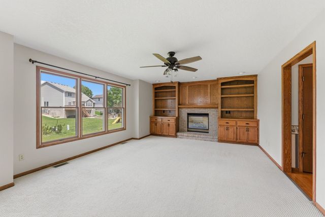 1208 W Donahue Street, Eldridge, IA 52748