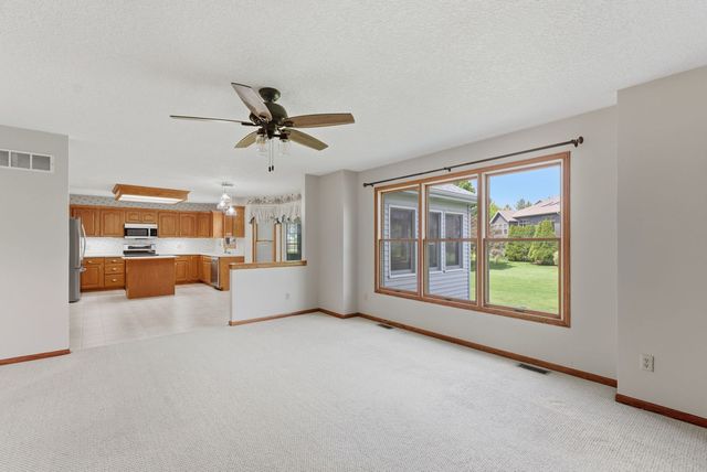 1208 W Donahue Street, Eldridge, IA 52748