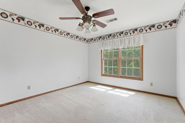 1208 W Donahue Street, Eldridge, IA 52748