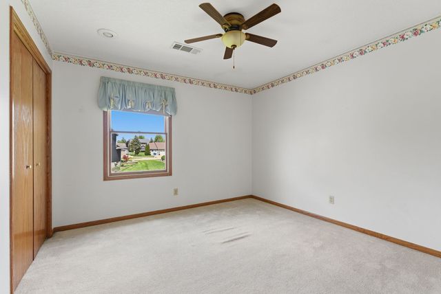 1208 W Donahue Street, Eldridge, IA 52748