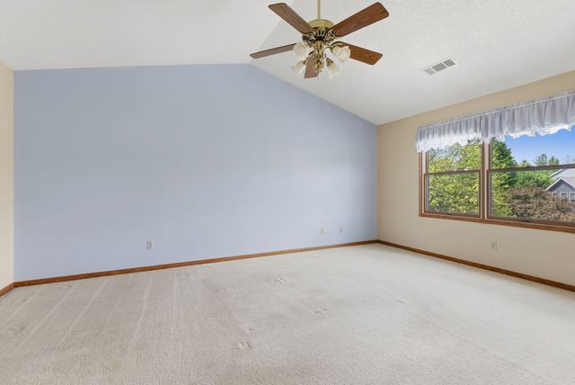 1208 W Donahue Street, Eldridge, IA 52748