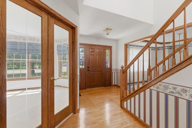 1208 W Donahue Street, Eldridge, IA 52748