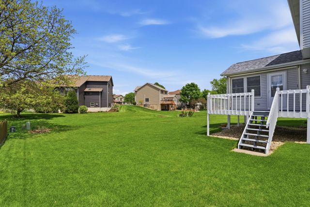1208 W Donahue Street, Eldridge, IA 52748