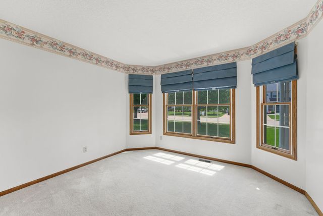 1208 W Donahue Street, Eldridge, IA 52748