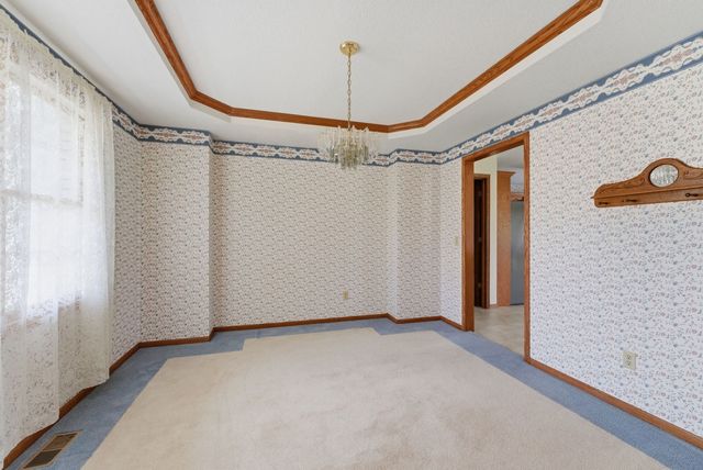 1208 W Donahue Street, Eldridge, IA 52748