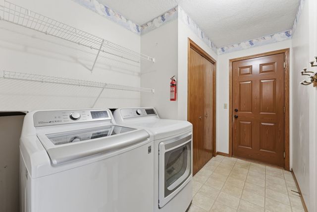 1208 W Donahue Street, Eldridge, IA 52748