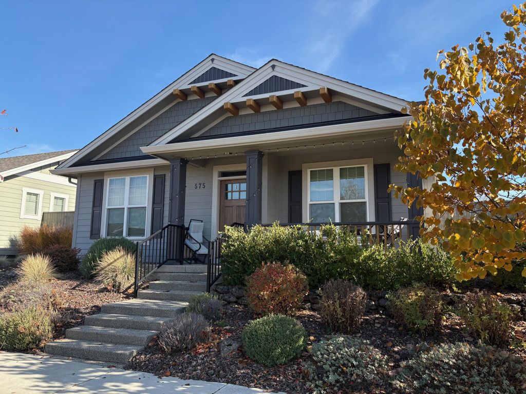 575 Windsong Way, Medford, OR 97504