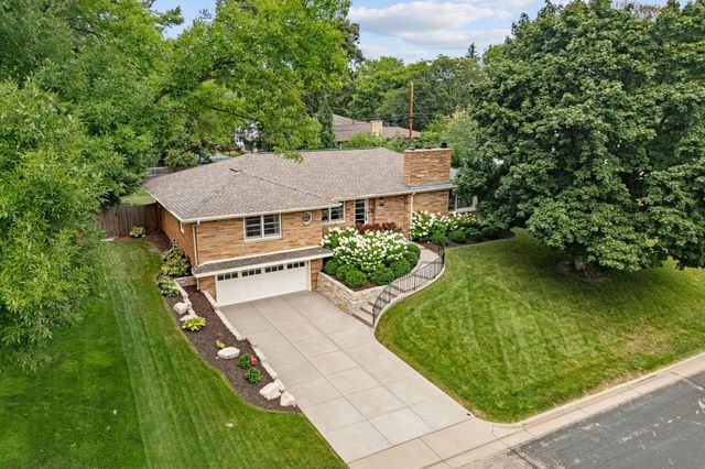 5234 Hollywood Road, Edina, MN 55436