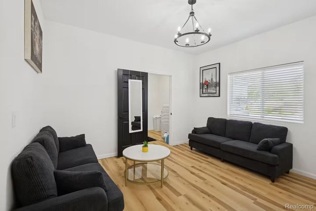 909 N Pine Street, Lansing, MI 48906