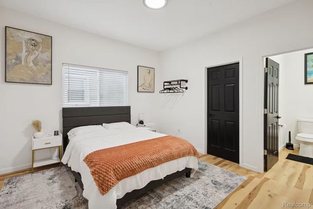 909 N Pine Street, Lansing, MI 48906