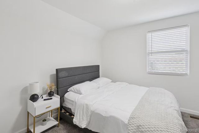 909 N Pine Street, Lansing, MI 48906