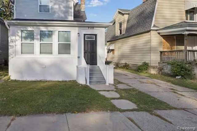 909 N Pine Street, Lansing, MI 48906