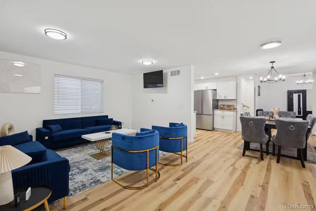 909 N Pine Street, Lansing, MI 48906