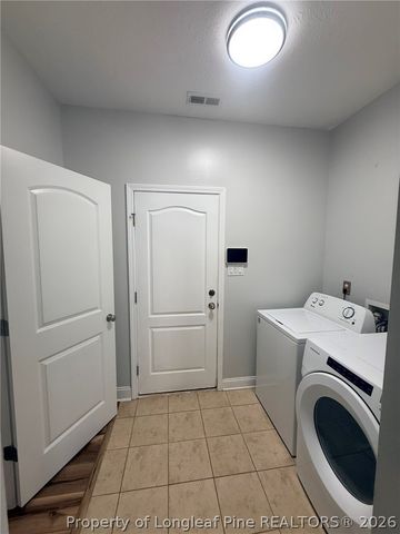 522 Hammond Farm Road, Hope Mills, NC 28348