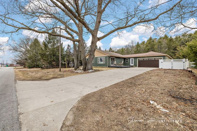 15777 Rannes Street, Spring Lake, MI 49456