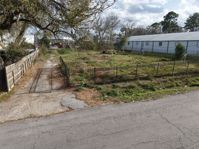 345 Delz Street, Houston, TX 77018