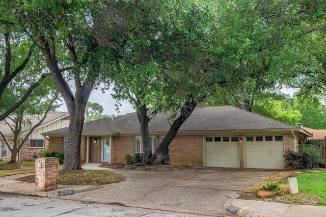 2103 Juanita Drive, Arlington, TX 76013