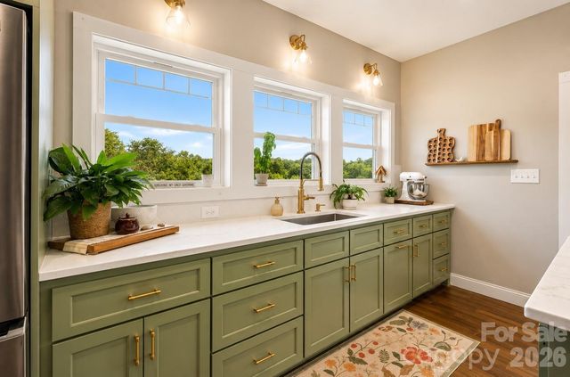 14 Daisy Lane, Taylorsville, NC 28681