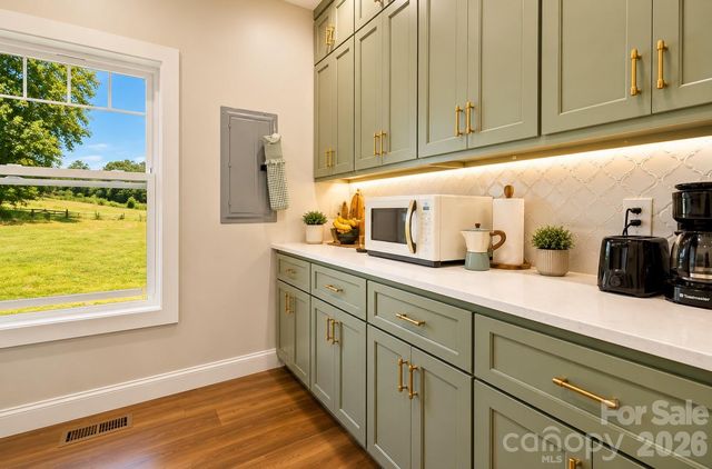 14 Daisy Lane, Taylorsville, NC 28681