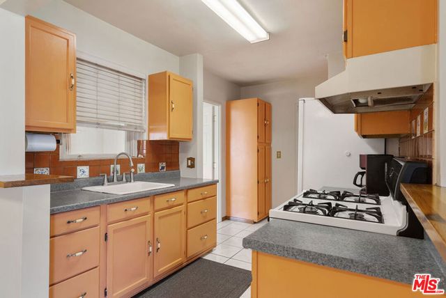 1831 N Buena Vista Street, Burbank, CA 91505