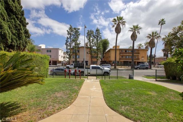 1547 S Wilton, Los Angeles, CA 90019