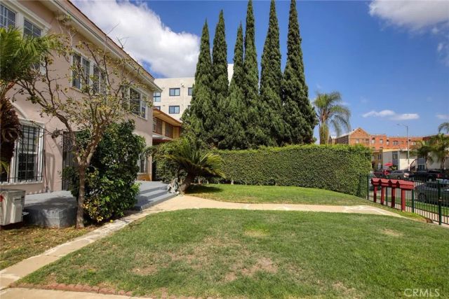 1547 S Wilton, Los Angeles, CA 90019