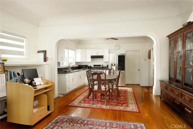 1547 S Wilton, Los Angeles, CA 90019