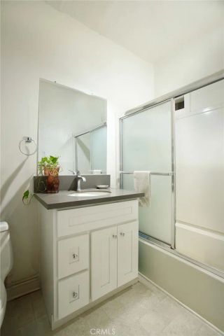 1547 S Wilton, Los Angeles, CA 90019