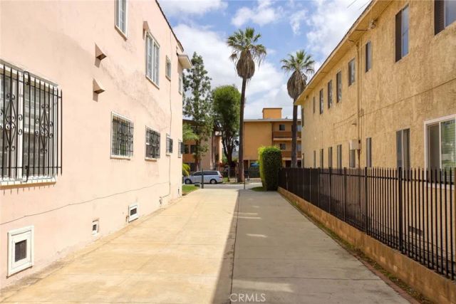 1547 S Wilton, Los Angeles, CA 90019