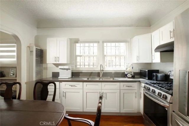 1547 S Wilton, Los Angeles, CA 90019