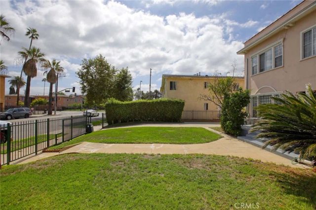 1547 S Wilton, Los Angeles, CA 90019