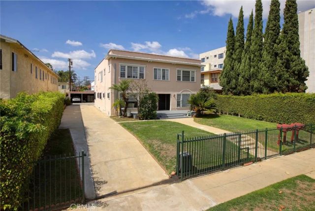 1547 S Wilton, Los Angeles, CA 90019