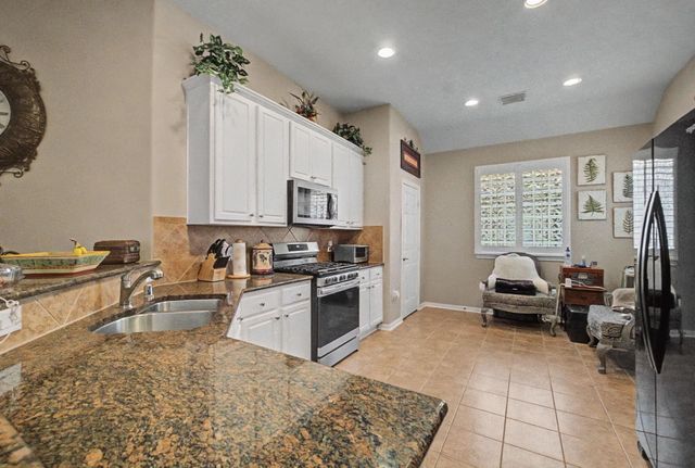 46 S Dylanshire Circle, Conroe, TX 77384