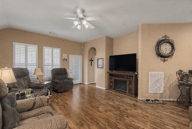 46 S Dylanshire Circle, Conroe, TX 77384