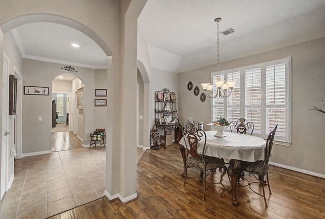 46 S Dylanshire Circle, Conroe, TX 77384