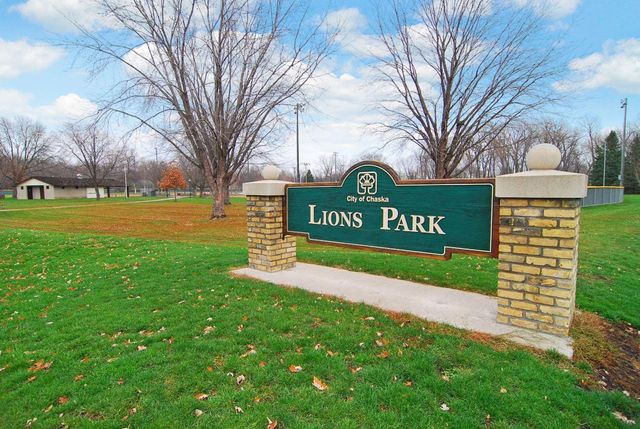 1109 Crystal Court, Chaska, MN 55318